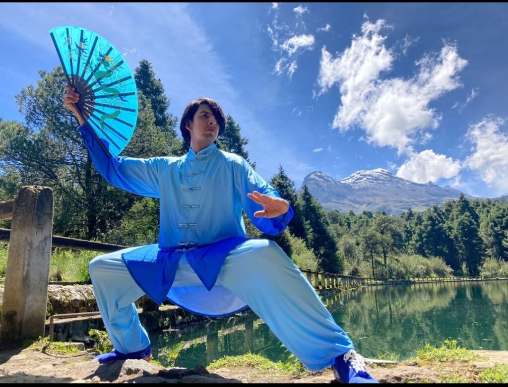 Tai chi en la montaña