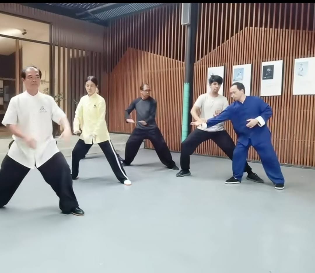 Clase de tai chi en Yangshuo con el maestro Fu Nengbin